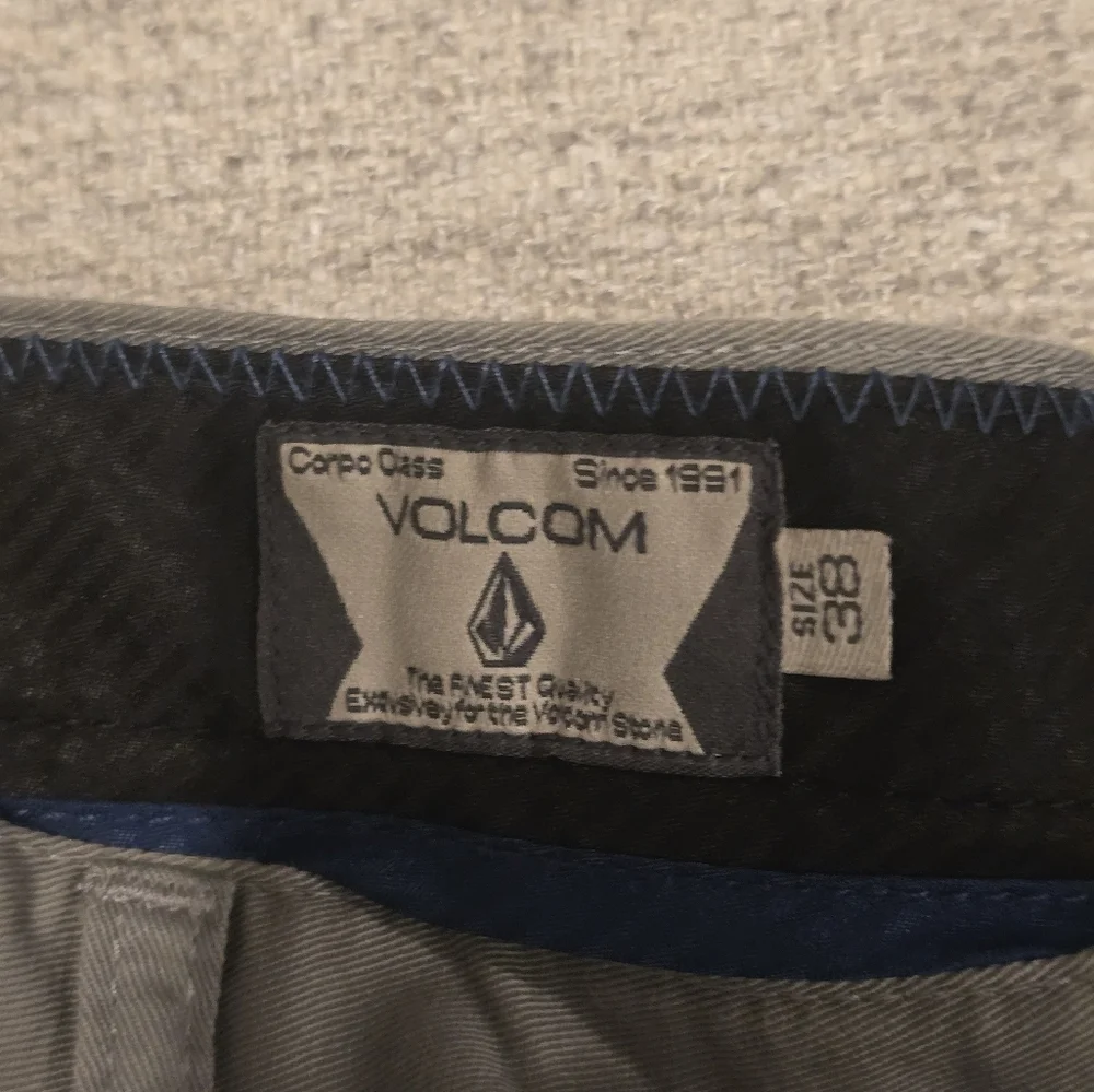 Volcom Size 38 - Picture 3 of 3